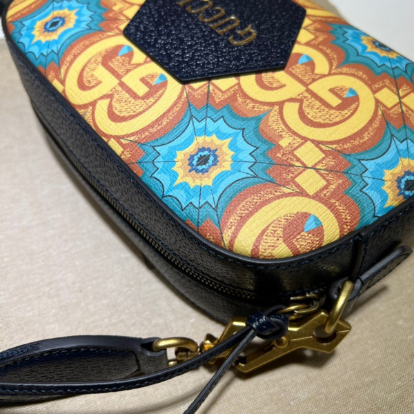 G*u*i gg messenger bag