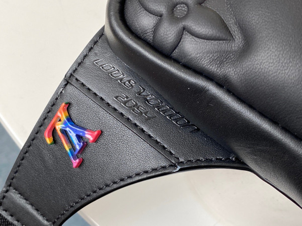 l0*is V*t0n asymmetrical sling bag