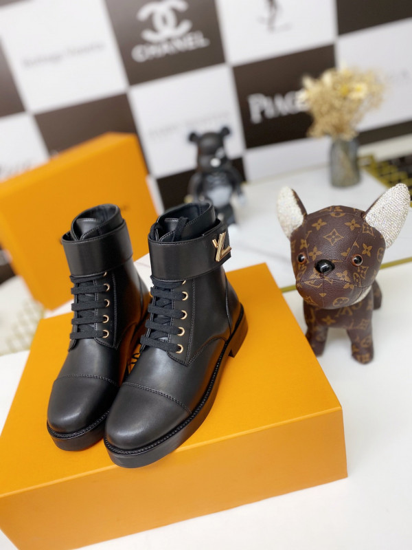 l0*is V*t0n wonderland ranger