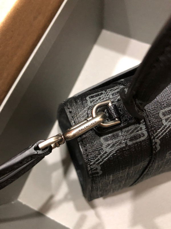 Ba*len*cia*ga hourglass