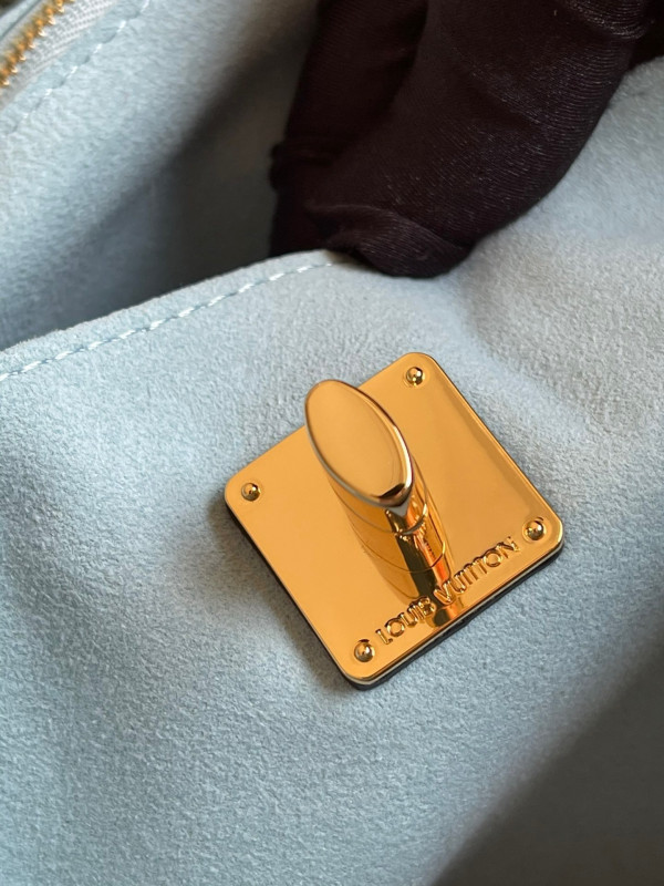 l0*is V*t0n lockme shopper