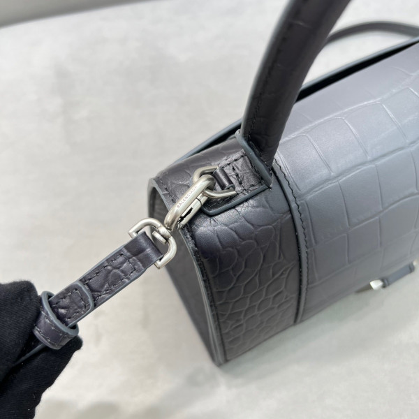 Ba*len*cia*ga hourglass