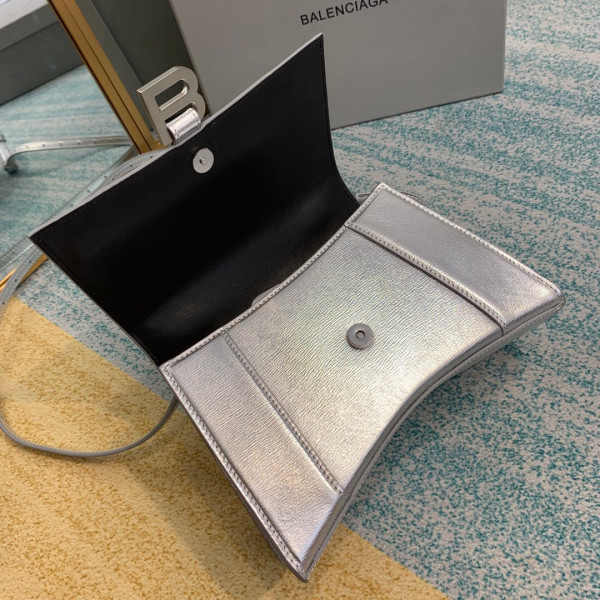 Ba*len*cia*ga hourglass