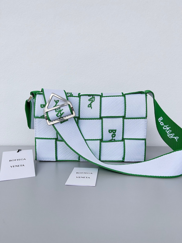 bo*te*ga Ve*ne*ta webbing