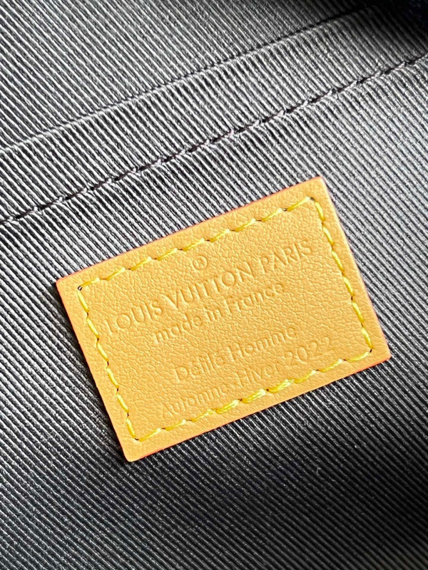 l0*is V*t0n soft trunk