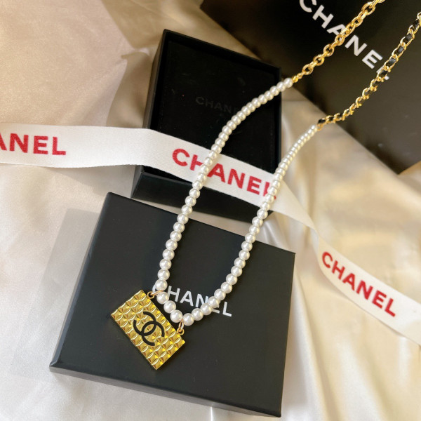 CL NECKLACE