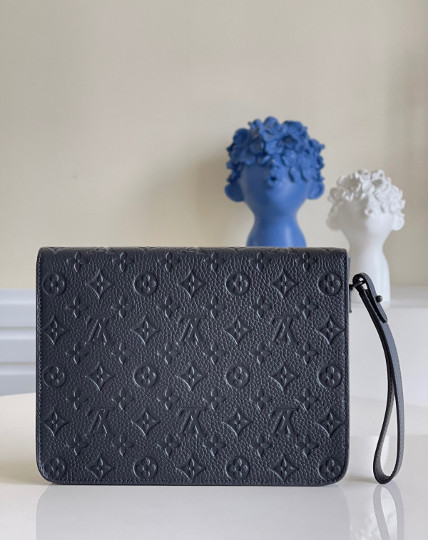 l0*is V*t0n s lock a4 pouch