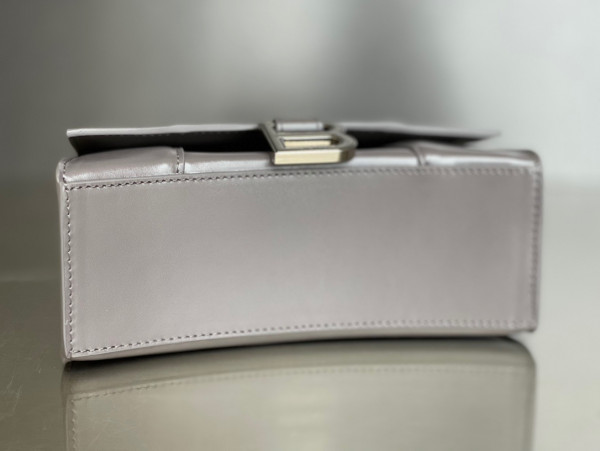 Ba*len*cia*ga hourglass