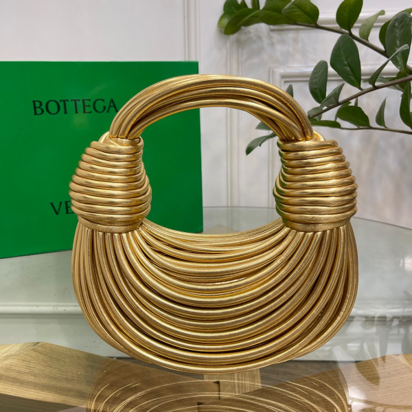 bo*te*ga Ve*ne*ta double knot