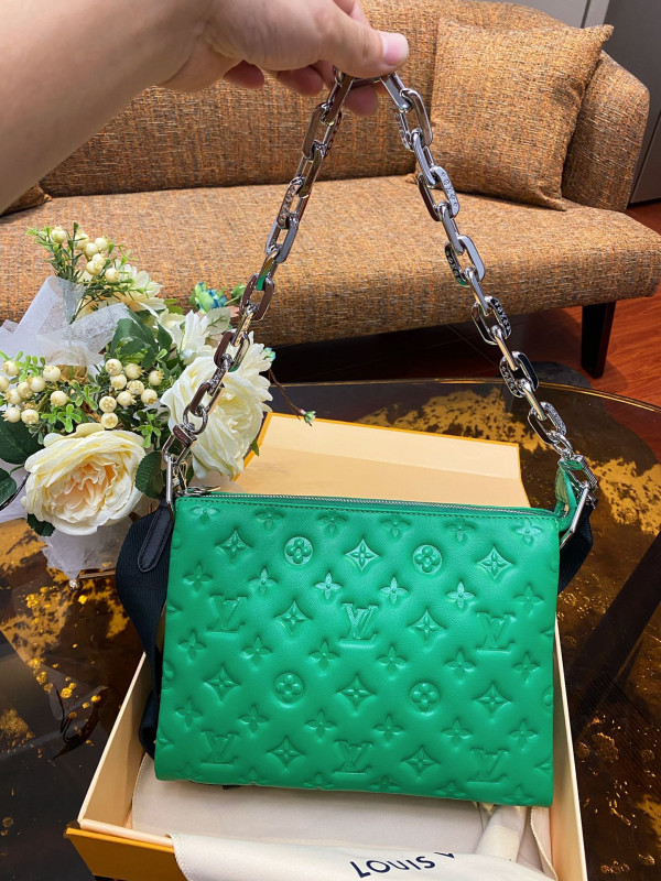 l0*is V*t0n coussin pm