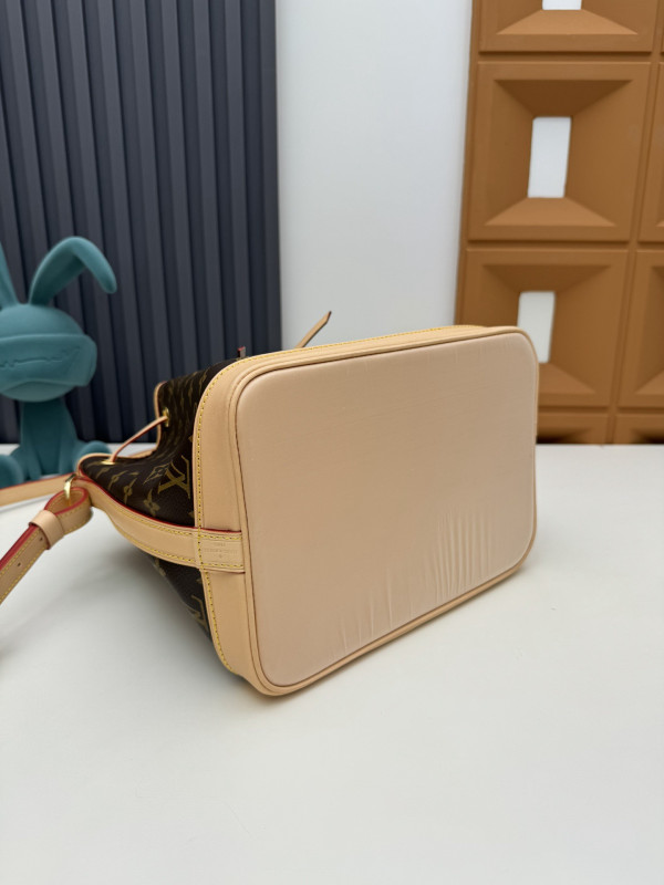 l0*is V*t0n noÉ (different size)