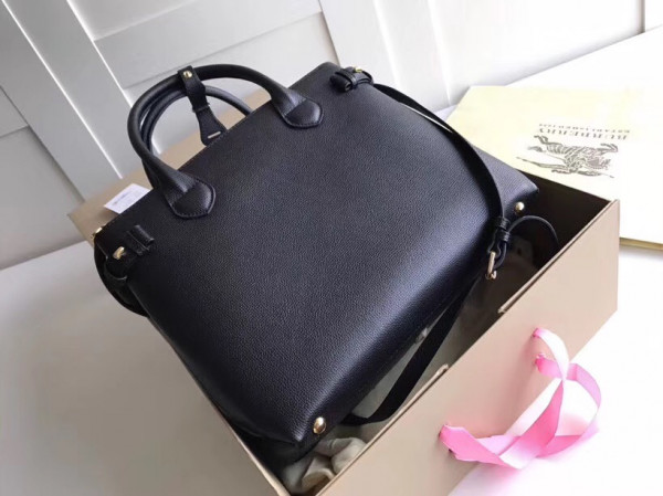 B**rry the medium banner in leather and house check