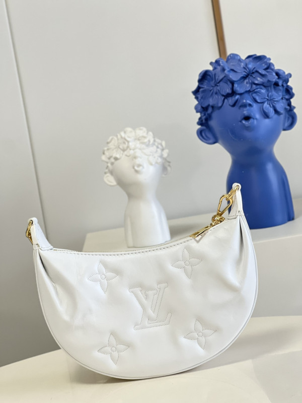 l0*is V*t0n over the moon