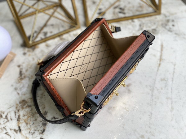 l0*is V*t0n petite malle