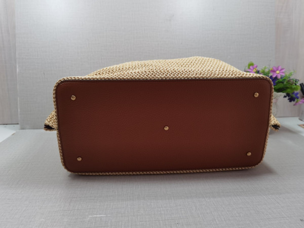 VALENTINO MEDIUM STRAW SUMMER TOTE