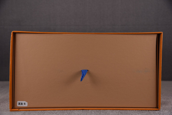 l0*is V*t0n sneakers