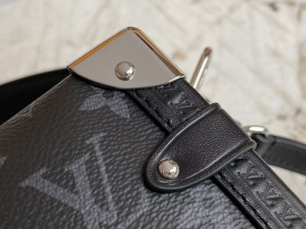 l0*is V*t0n side trunk mm