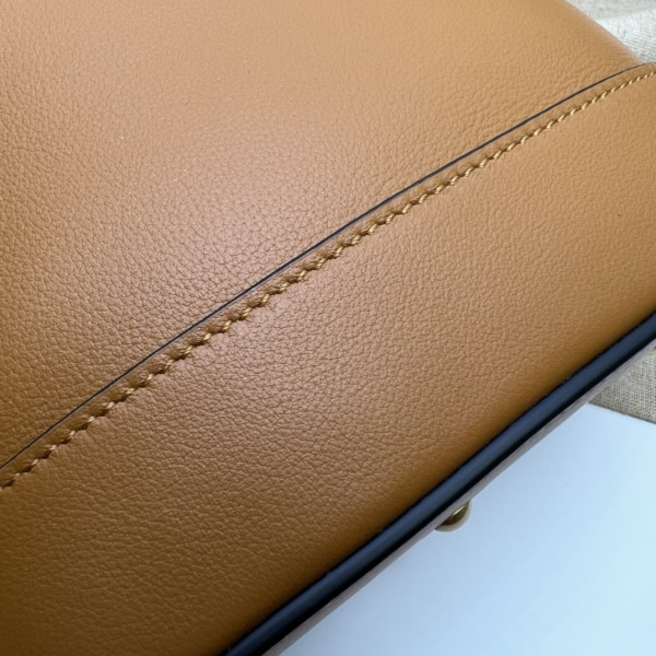 G*u*i diana mini bucket bag