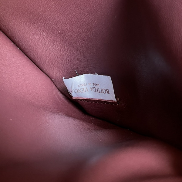 bo*te*ga Ve*ne*ta small cobble shoulder bag