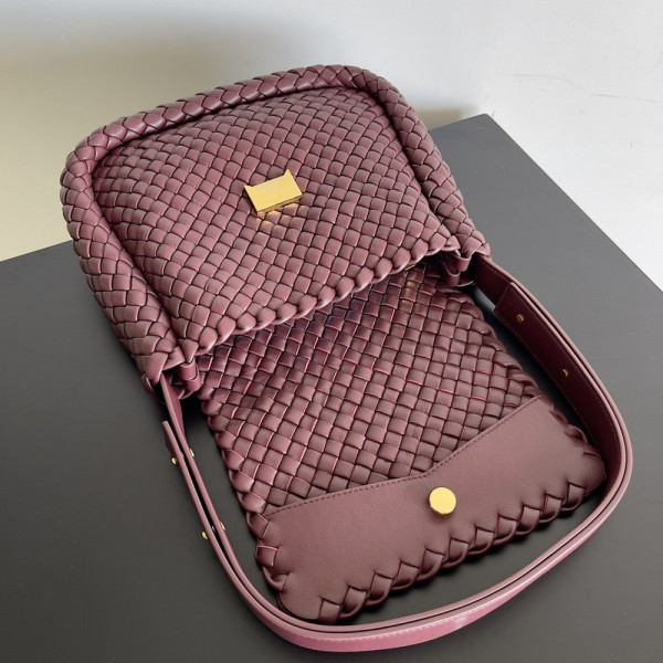 bo*te*ga Ve*ne*ta small cobble shoulder bag