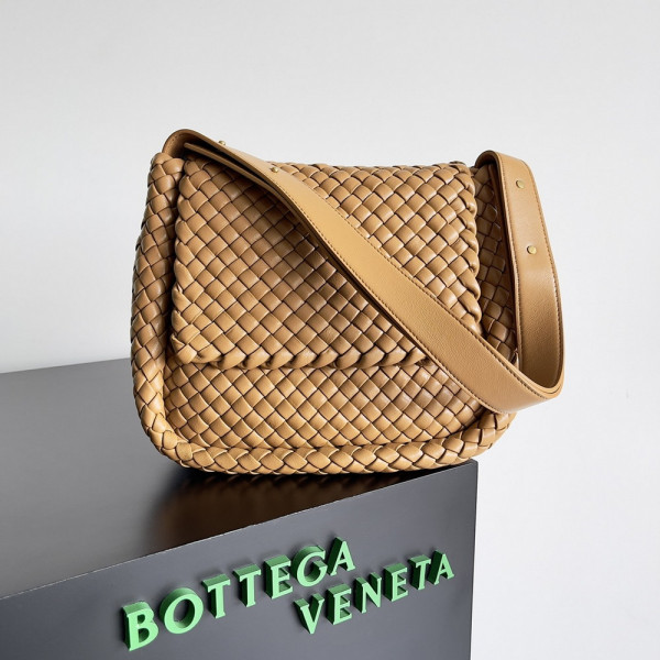 bo*te*ga Ve*ne*ta  small cobble shoulder bag