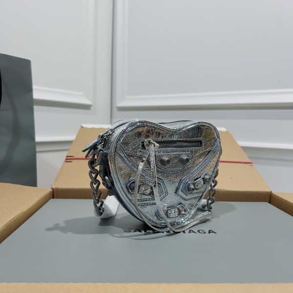 Ba*len*cia*ga  le cagole heart mini metallic crinkled-leather shoulder bag