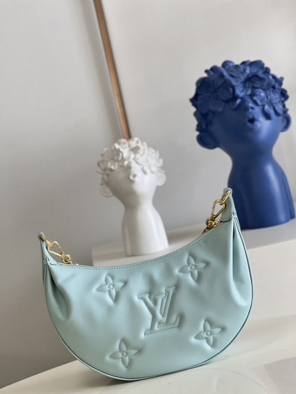 l0*is V*t0n over the moon