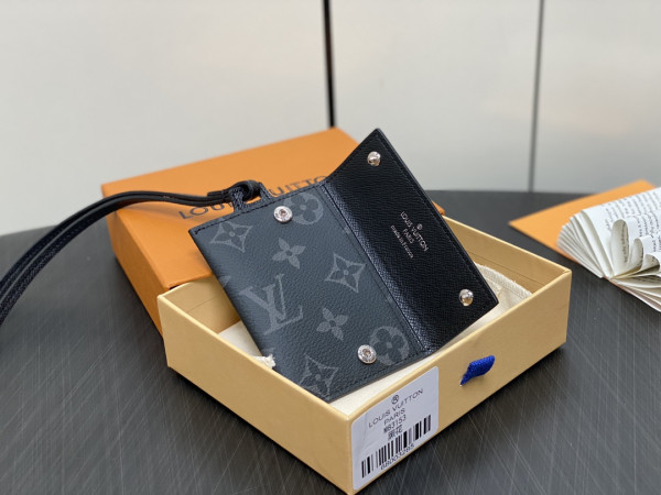 l0*is V*t0n card holder necklace-7.6*10*0.5cm