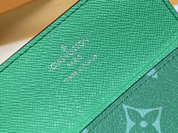 l0*is V*t0n card holder necklace-7.6*10*0.5cm