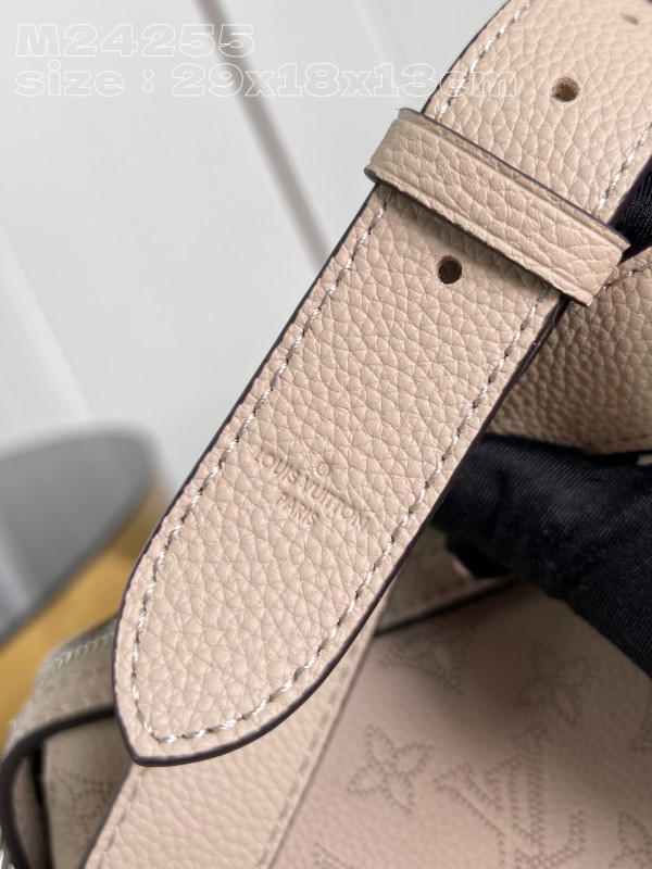 l0*is V*t0n hand it all pm - 29 x 18 x 13cm