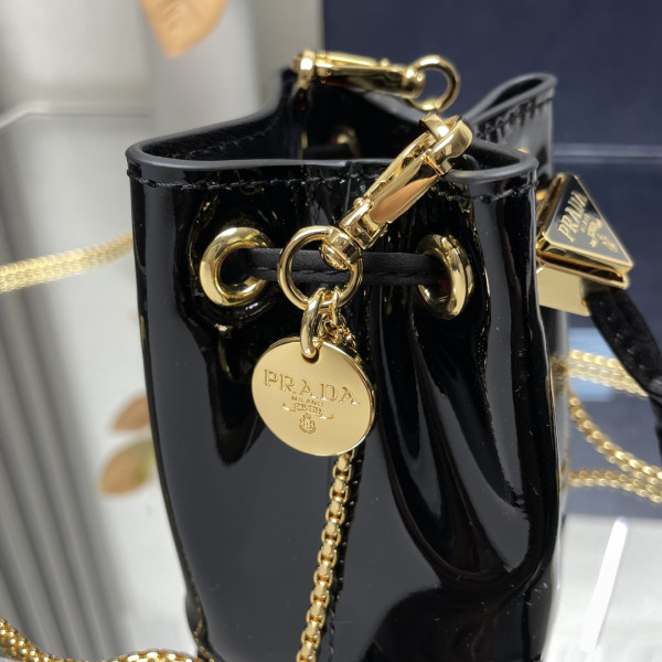 Pra*a  shearling bucket bag-9-9-6cm