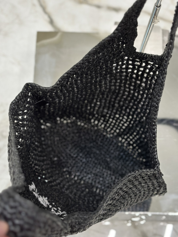 Pra*a crochet tote bag