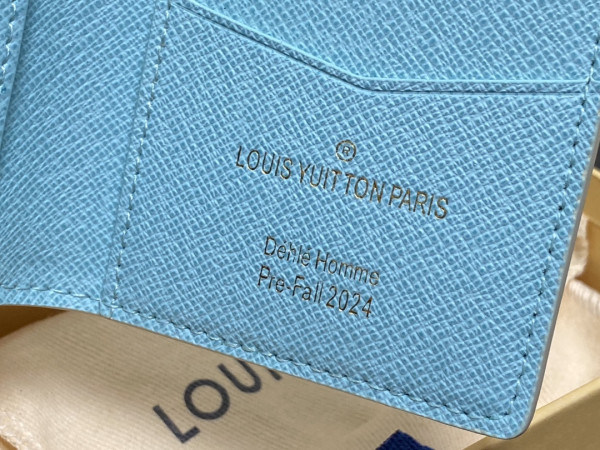 l0*is V*t0n pocket organizer-7.5*11.1*1 cm