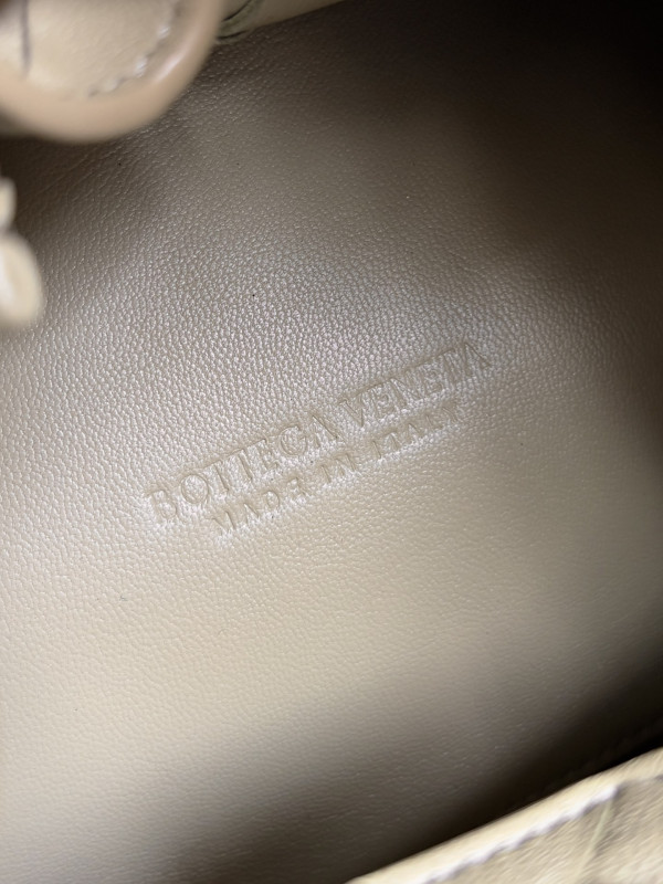 bo*te*ga Ve*ne*ta andiamo parachute small shoulder bag