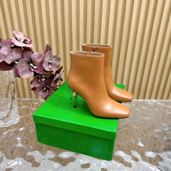 bo*te*ga Ve*ne*ta  knot ankle boot