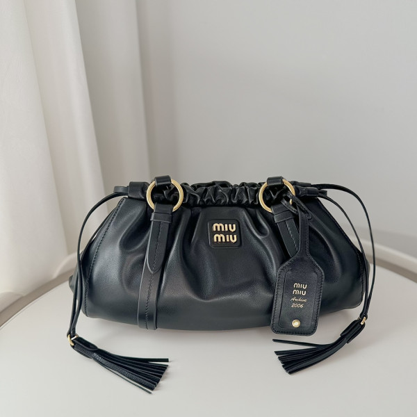 M*um*u joie nappa leather bag