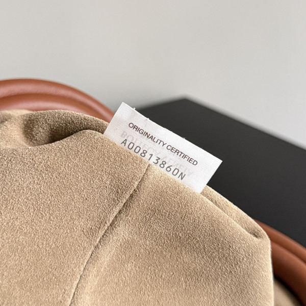 bo*te*ga Ve*ne*ta lauren 1980-31.5*16.5*11cm