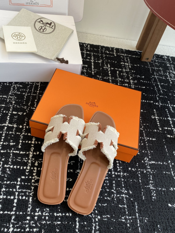 H**mes sandals