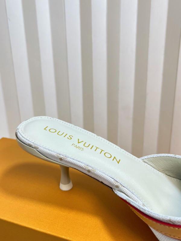 l0*is V*t0n slippers