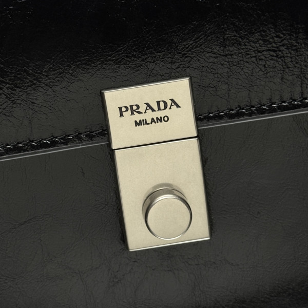 Pra*a medium leather handbag