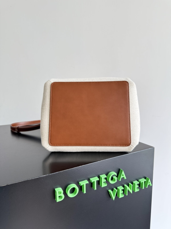 bo*te*ga Ve*ne*ta small parachute  - 21*17*16cm