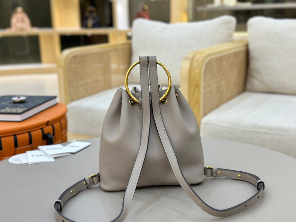 Chloe bracelet backpack in grained leather- 22*20*10.5cm