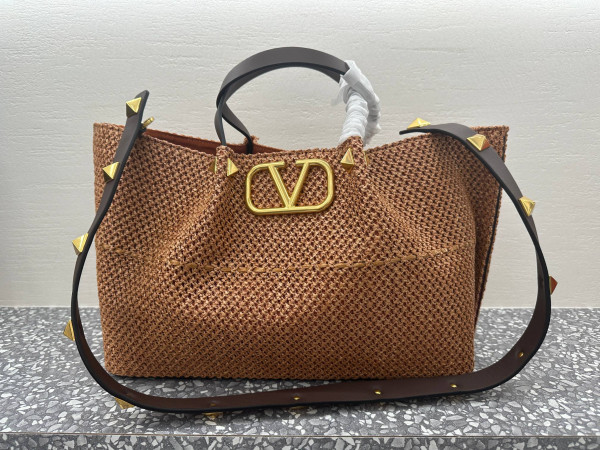 VALENTINO MEDIUM STRAW SUMMER TOTE