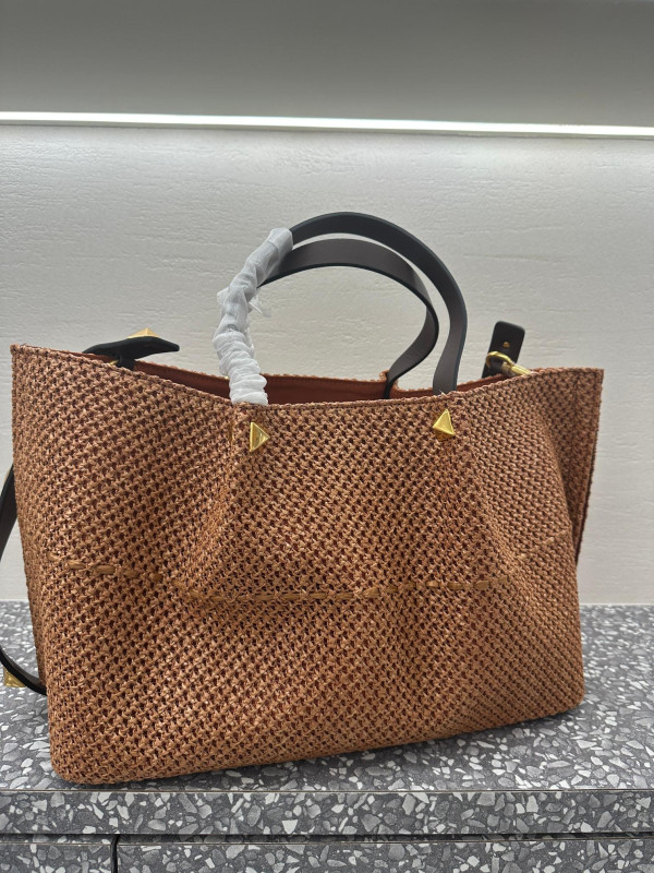 VALENTINO MEDIUM STRAW SUMMER TOTE