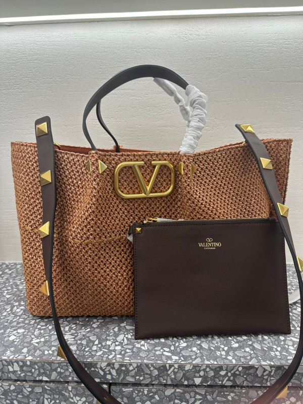 VALENTINO MEDIUM STRAW SUMMER TOTE