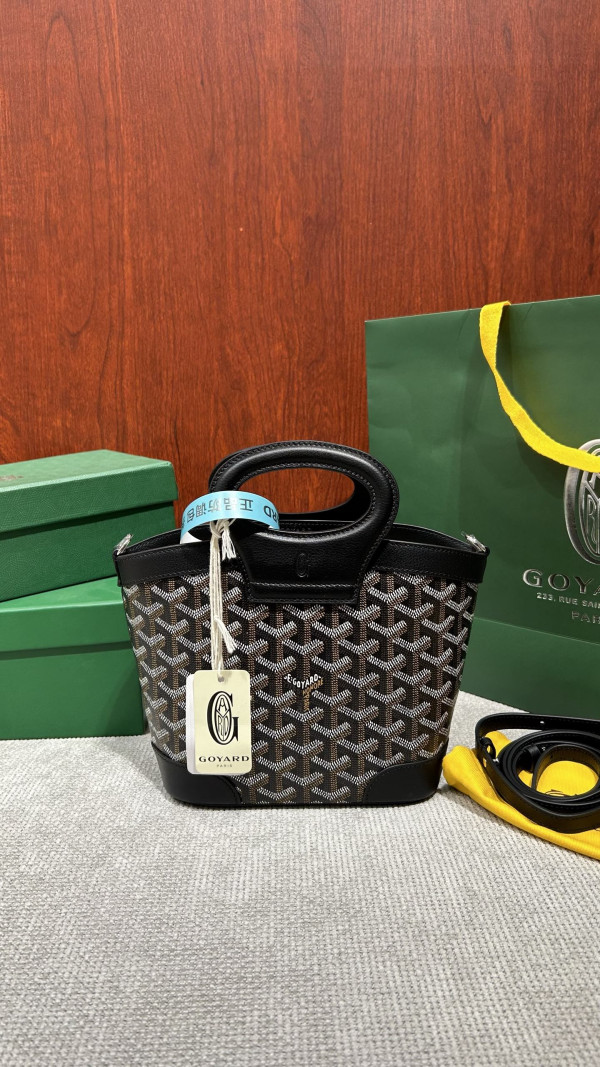 Go*ard beluga  - 23×18.5×8cm